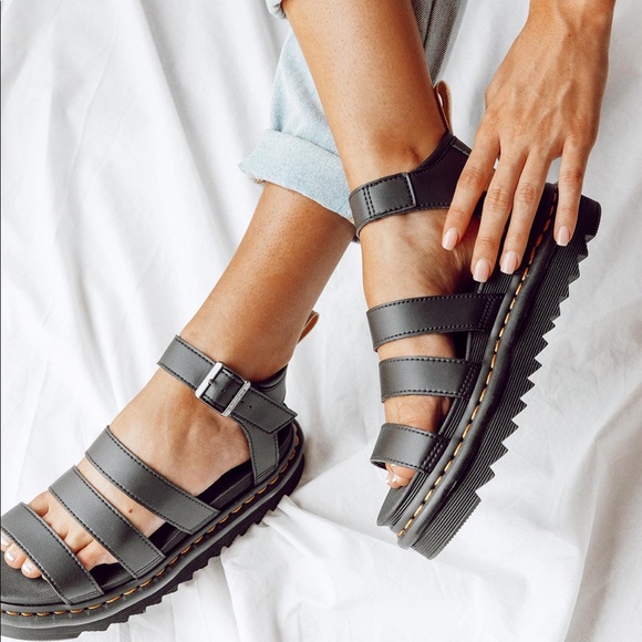 Dr. Martens Shoes - PRICE FIRM DR. MARTENS V BLAIRE CHUNK 3STAR SANDAL